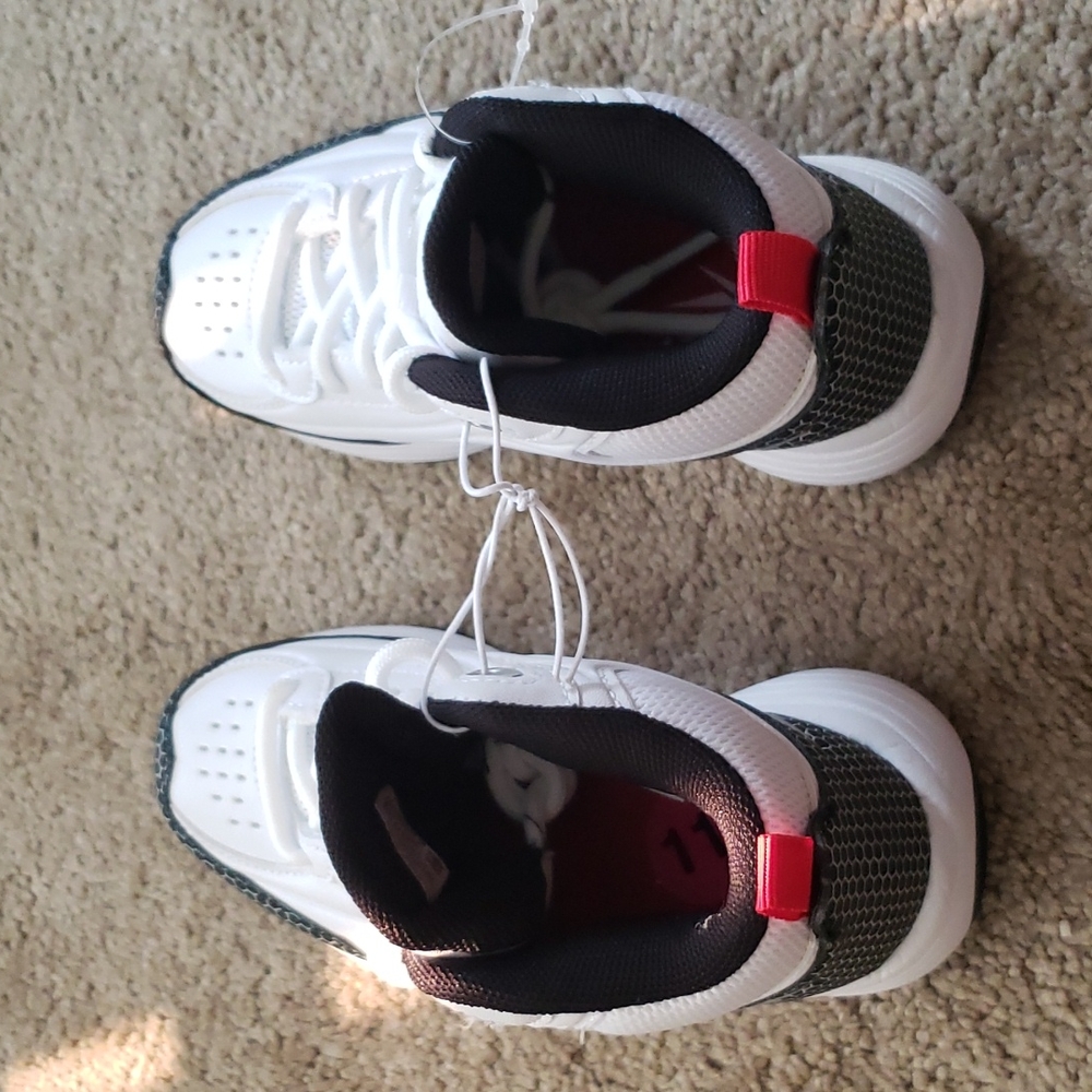 Brand New Reebok Sneakers - Picture 5 of 6